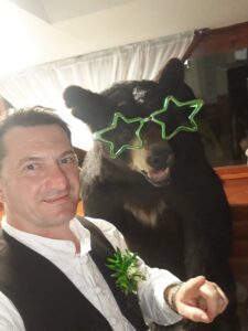 Sipos István vőfély: Táncol a medve is...