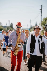 Sipos István vőfély és a trombitás