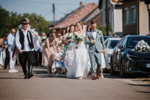 Sipos István vőfély: Nászmenet